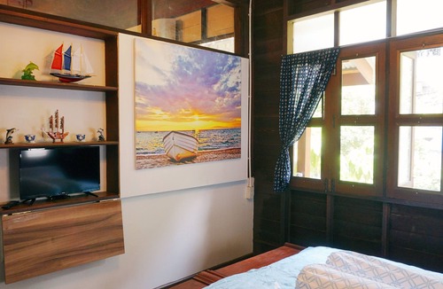 Samsen Nai Cabin | Family Boutique Rooms Near Victory Monument BTS Station