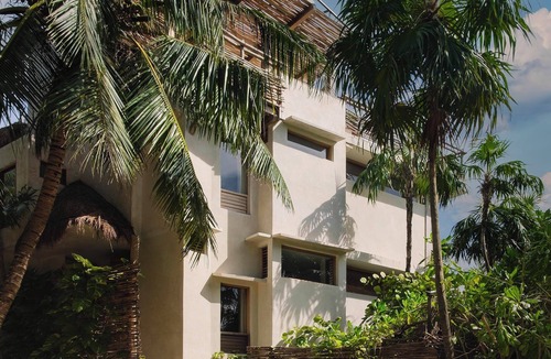 Zona Hotelera Villa | Family-Friendly 3BR Villa Rental Garden Setting & Rooftop Views