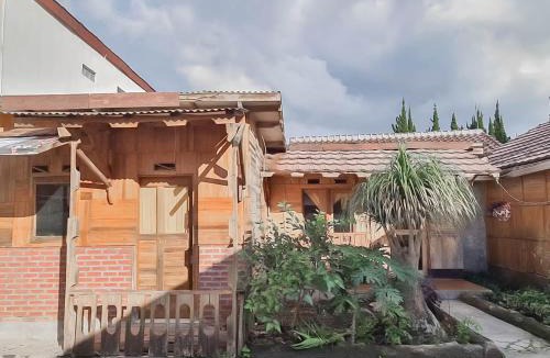 Lembang Hotel | Family Guest House Lembang RedPartner