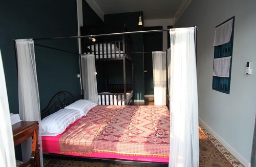 Talat Phlu Bed & Breakfast | Family room in OLD TOWN "Talat Phlu"