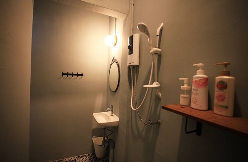 Talat Phlu Bed & Breakfast | Family room in OLD TOWN "Talat Phlu"