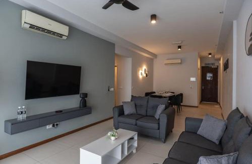 Seri Tanjung Pinang Apartment | Family Seaview Suite with 3 Rooms by The Only Bnb