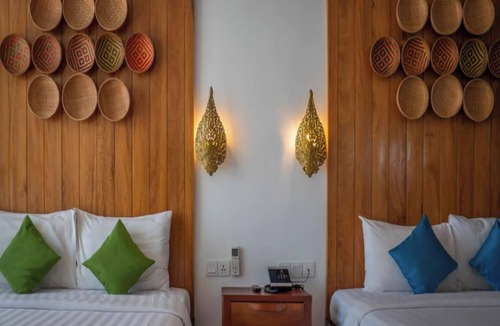 Wat Bo Area House | Family Suite with Balcony