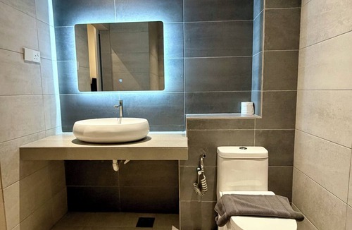 Kampung Kedawang Hotel | Fat Mom Room & Stay