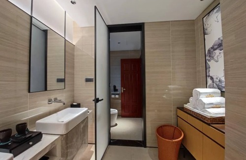 Mean Chey Hotel | Flame Resort And Bistro Phnom Penh