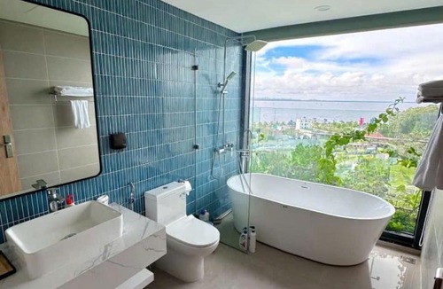 Hoang Hoa Hotel | Flamingo Hai Tien Beach Resort