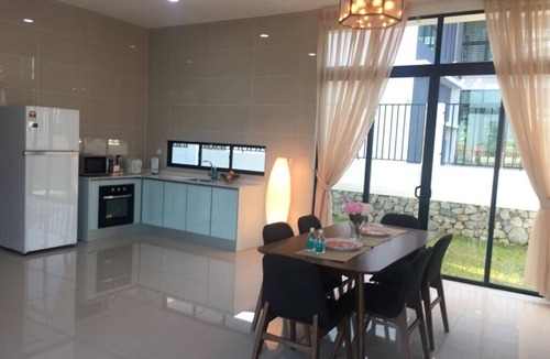 Bandar Penawar House | For Sale/Rent/Lodging: Sebana Cove bungalow