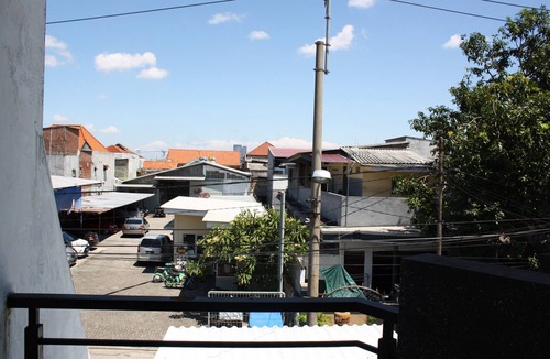 Surabaya House | Free Parking, WIFI, Netflix, Spacious Downtown 0.9km to Tunjungan Plaza - ROOM 1