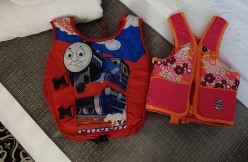 Wakaf Che Yeh Hotel | #Free Video Games with 2 Joysticks #Free Netflix #Free 2 Kids Life Jacket Swimming #Kids Toys H&A Private Suite Inside H Elite Tunjong Kota Bharu Super King Bed