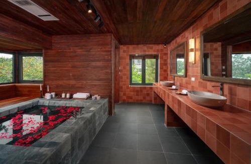 Hang Bai Apartment | French Style Old Villa