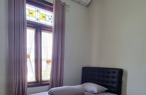 Depok Villa | Full House, 5 Bed Rooms - HUnian Nyaman, Asik, Seru & Murah !
