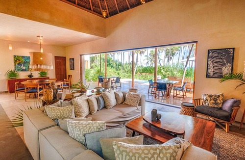 Chacchoben House | Fully serviced luxury beachfront villa in Tulum
