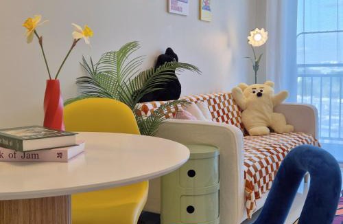 Johor Bahru Apartment | Funky Pop Art Paradise - 3 Pax 2 BR close to JB Town