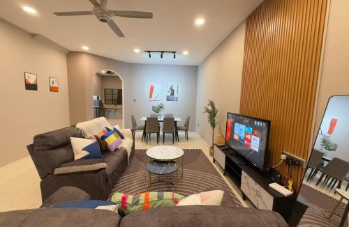 Kuantan House | FunkyVila6 14Pax 4BR Near188Tower, HTAA, Airport