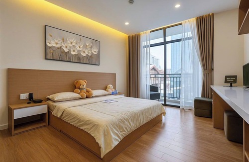 Tan Binh Apartment | Furnished Studio with big Balcony, kitchen, washer+dryer, 1.3km from TSN Airport