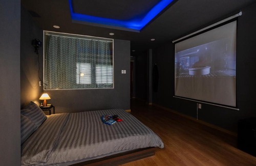 District 11 Hotel | Gô Home