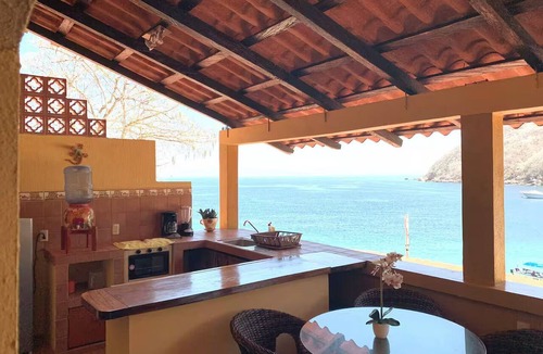 Yelapa House | Garcia Rentals Yelapa: Vista Hermosa con aire acondicionado