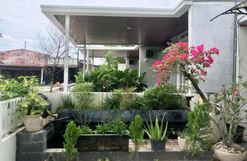 Madiun Villa | Garden Full House