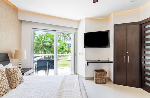 Puerto Juarez Apartment | Garden View & Private Pool 3 bedroom 2 bath sleeps 10 at Mareazul Resort