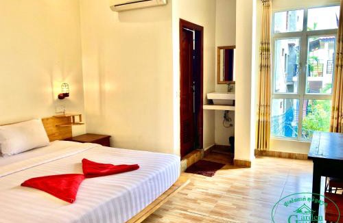 Siem Reap House | Garden Village Guesthouse & Pool Bar