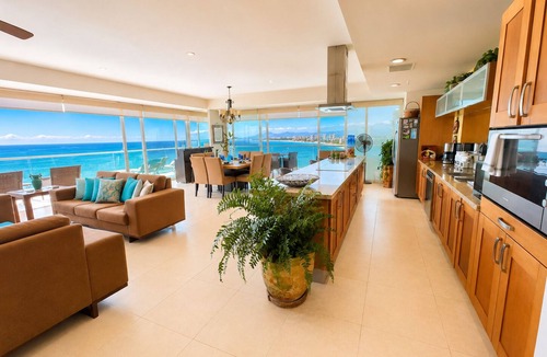North Hotel Zone Condo | Gather your loved ones and pack your bags for the vacation of a life time!