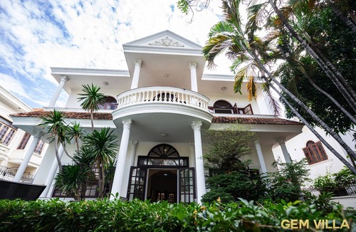 Thao Dien Villa | Gem Villa 10, Biệt thự phong cách cổ điển, sang trọng và ấm cúng có hồ bơi lớn.