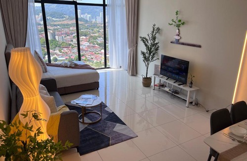 George Town Apartment | Georgetown#Beacon Executive Suite SkyPool#Luxury&Glamorous Suite#2BR#Living Room with Queen Bed