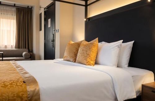 Kampung Rawa Hotel | Golden Palm Tree Suite, Sepang, Malaysia