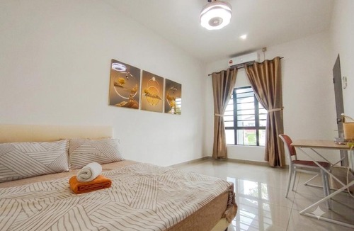 Batu Enam House | Golden Paradise Fully Aircond