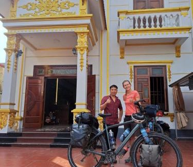 Thai Thuy House | GOLDEN RICE hoel