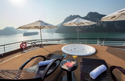 Bai Chay Apartment | Golden Room in Scarlet Pearl Cruise