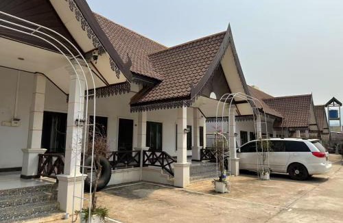 Vang Vieng House | golden sunrise guesthouse