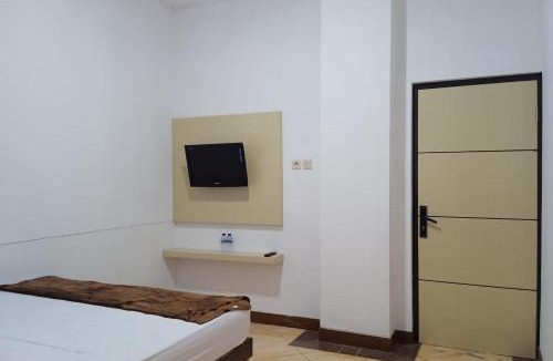 Purwokerto Hotel | Gorland Hostel near GOR Satria Purwokerto Mitra RedDoorz