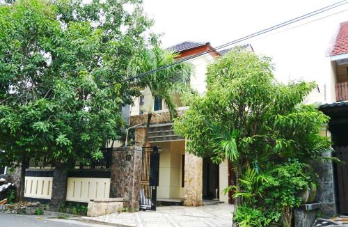 Gubeng House | Green Surabaya Homey