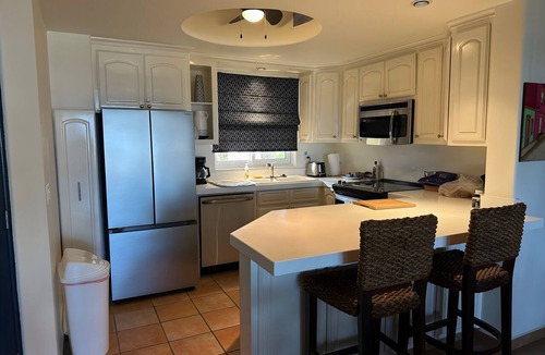 Zona Hotelera Condo | Ground floor beach condo comfortably sleeps 4. One king bed plus two queen beds.