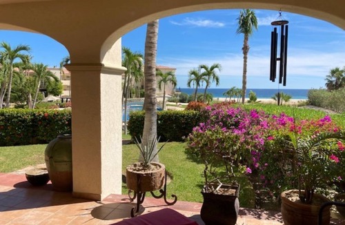 Zona Hotelera Condo | Ground floor beach condo comfortably sleeps 4. One king bed plus two queen beds.