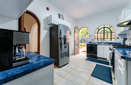 Anahuac House | Group-Friendly Historic Mansion with Rooftop