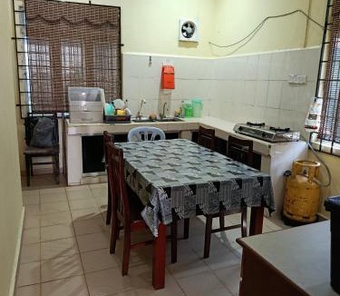 Kota Bharu House | Guest house sri purnama banggol
