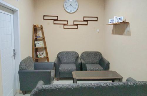 Cilimus House | Guesthouse - Lubna Homestay