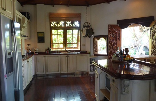 Rangdu Bed & Breakfast | Gunung Paradis Retreat