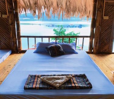 Ngoi Tu House | Hường Lake View Homestay