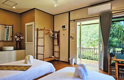 Vang Vieng Hotel | H&V Bungalow Vangvieng