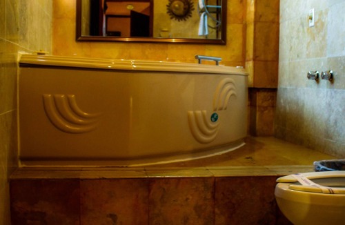 Villa Coapa Hotel | Habitación con jacuzzi Villas y Suites Real Azteca.