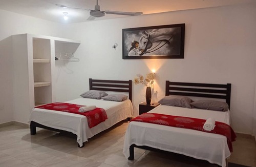 Felipe Carrillo Puerto Hostel | Habitaciones Aurelia