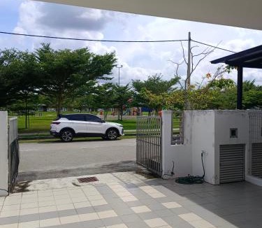 Batu Pahat House | Halia Homestay