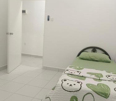 Batu Pahat House | Halia Homestay