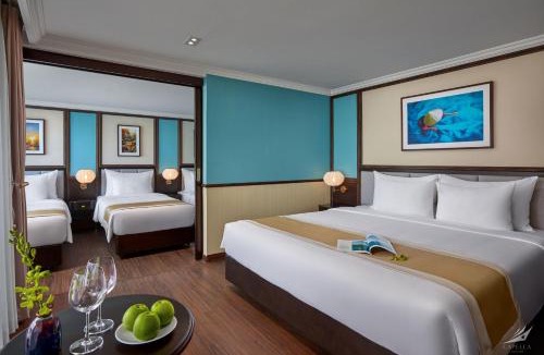 Ha Long Boat Rental | Halong CAPELLACRUISE - Member of Lyra cruise collection