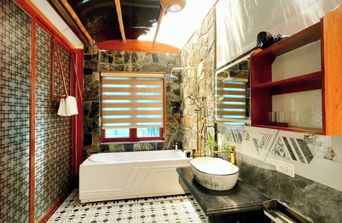 Hoa Lu Hotel | Hang Mua Eco Garden
