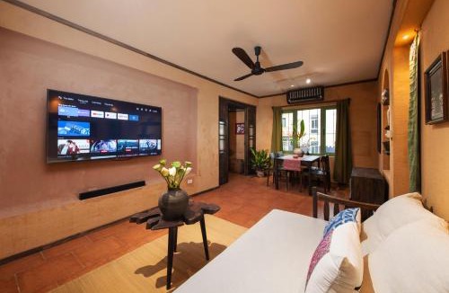 Hang Bac Apartment | Hanoi Old Quarter Apt - Bathtub, Wifi, Netflix