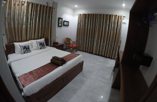 Kampot Hotel | Happy Family